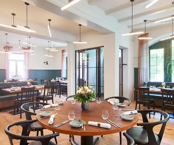 Отель Buergerbraeu 3*